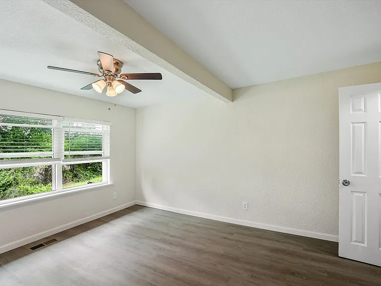 204 Kenway Dr — Photo 20