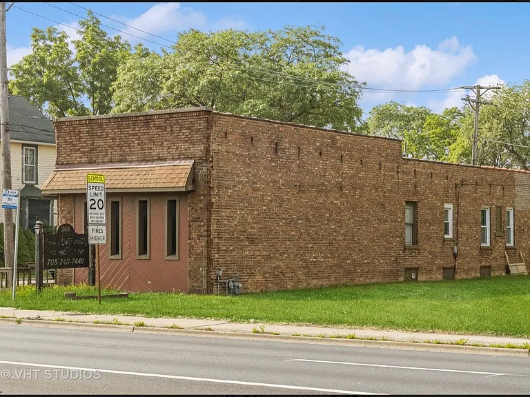 268 W Lincoln Hwy — Photo 2