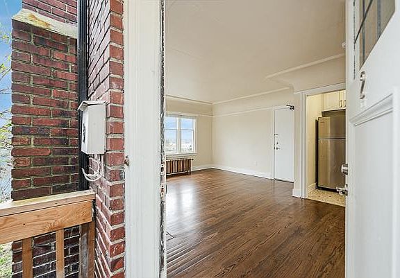 2nd image of 5026 22nd Ave NE APT 2