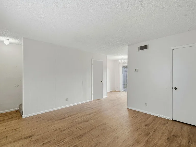 2319 Greenfield Pkwy #103 — Photo 7
