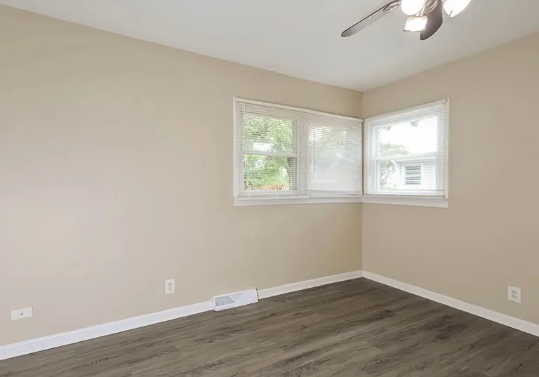 1233 S Lawler Ave — Photo 4