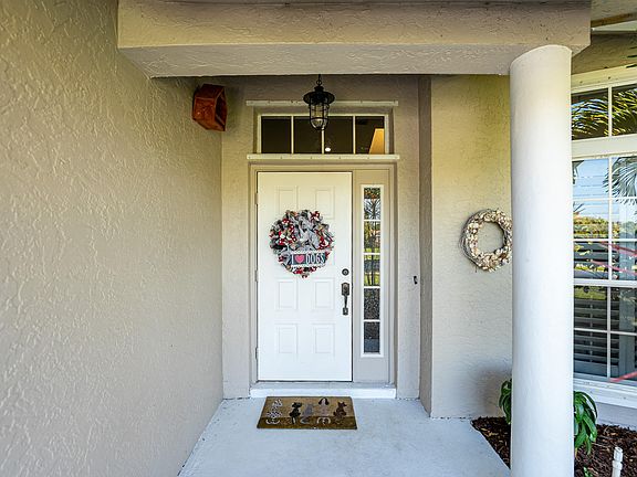 3rd image of 1282 SW Maplewood Drive