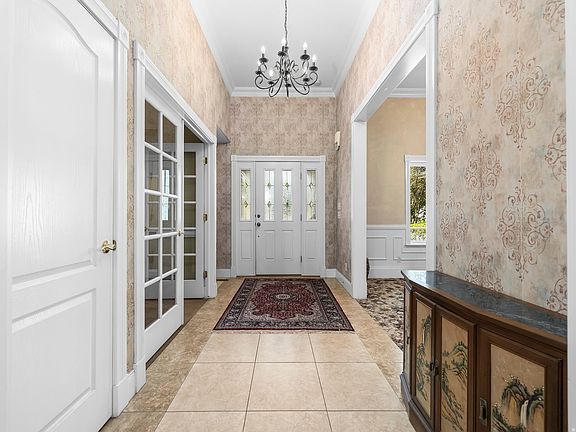 5th image of 1317 E South Pond Cir