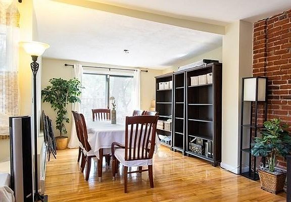 4th image of 137 Sutherland Rd #B