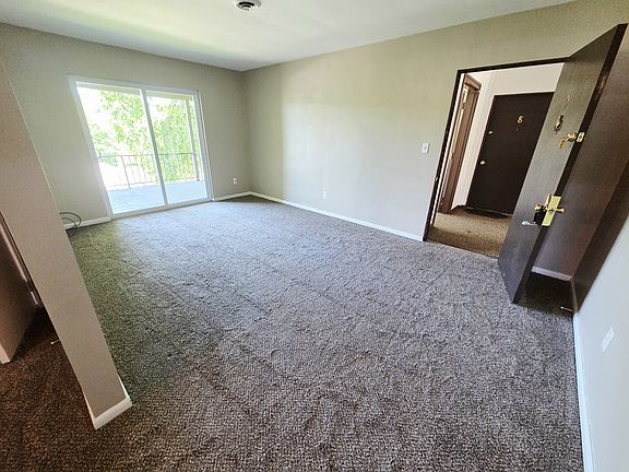 5th image of 111 Pine Dr