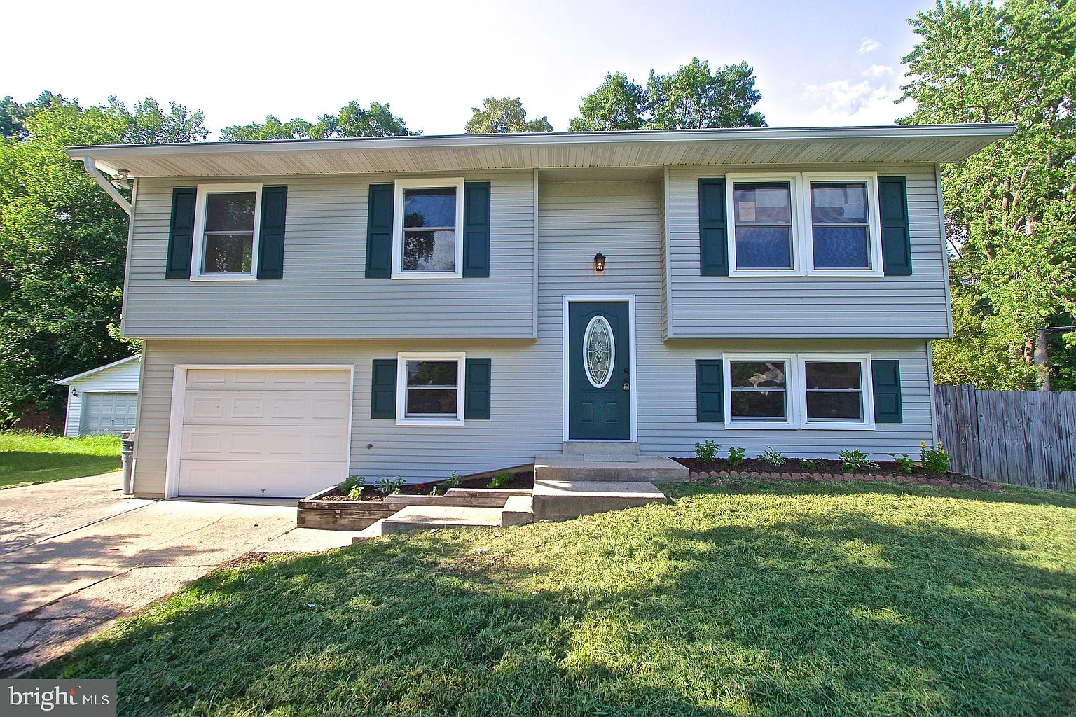 852 Copley Ave photo 1