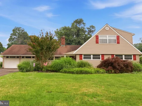 26 Forsythia Dr S #N, Levittown, PA 19056