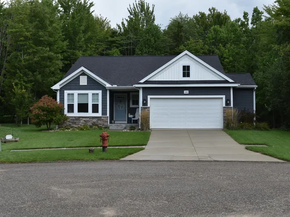 72022 Beacon Ct, South Haven, MI 49090