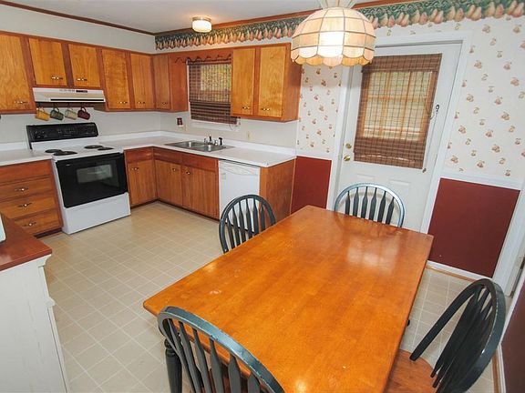 3rd image of 3617 Jacqueline Dr
