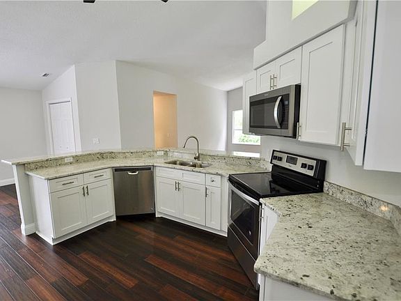 4th image of 2733 Bent Leaf Dr