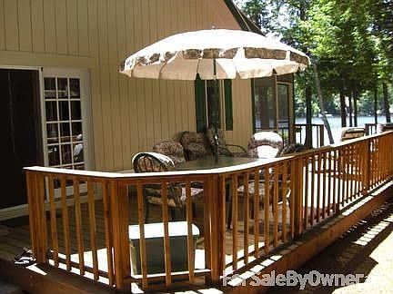 Open Deck : Overlooking lakeside....12' x 32'