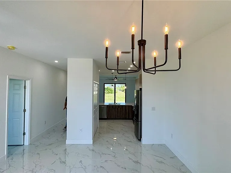 1208 NW 25th Pl — Photo 8