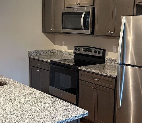 3rd image of 151 College Dr #4