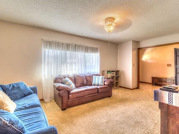 5th image of 1118 Wandering Oaks Dr