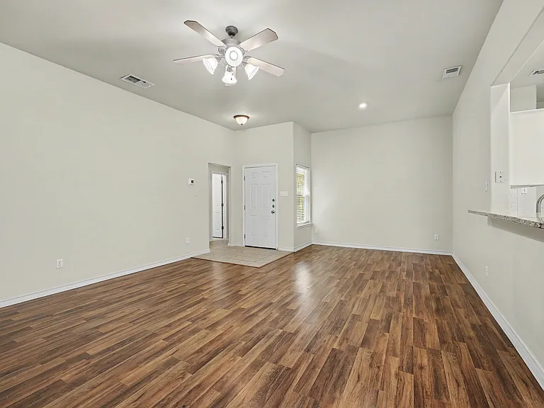1111 Meadowbrook Dr — Photo 23