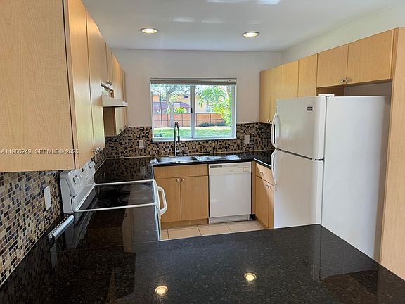 2nd image of 2522 NE 184th Ter Unit 2522