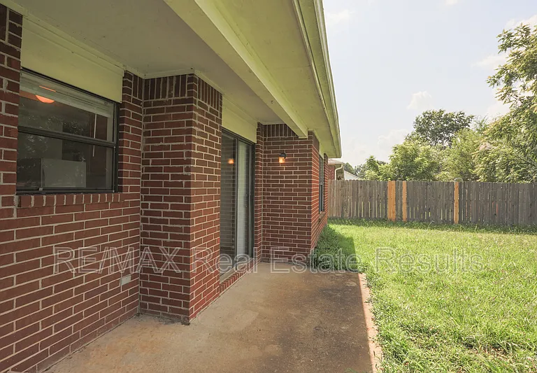 2223 W Roselawn St — Photo 19