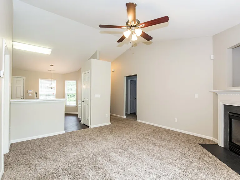 9109 Munsing Dr — Photo 3