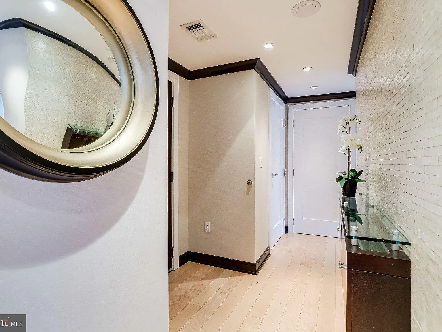 2 bed, 2.5 bath, 1232 sqft, $5,250 — Photo 3