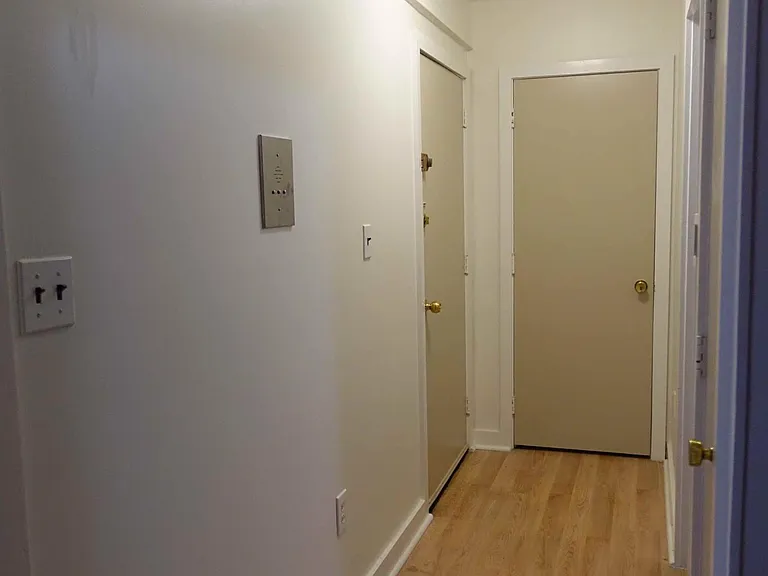Entrance hallway with 2 closets
