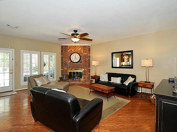 5th image of 20 Bradford Cir