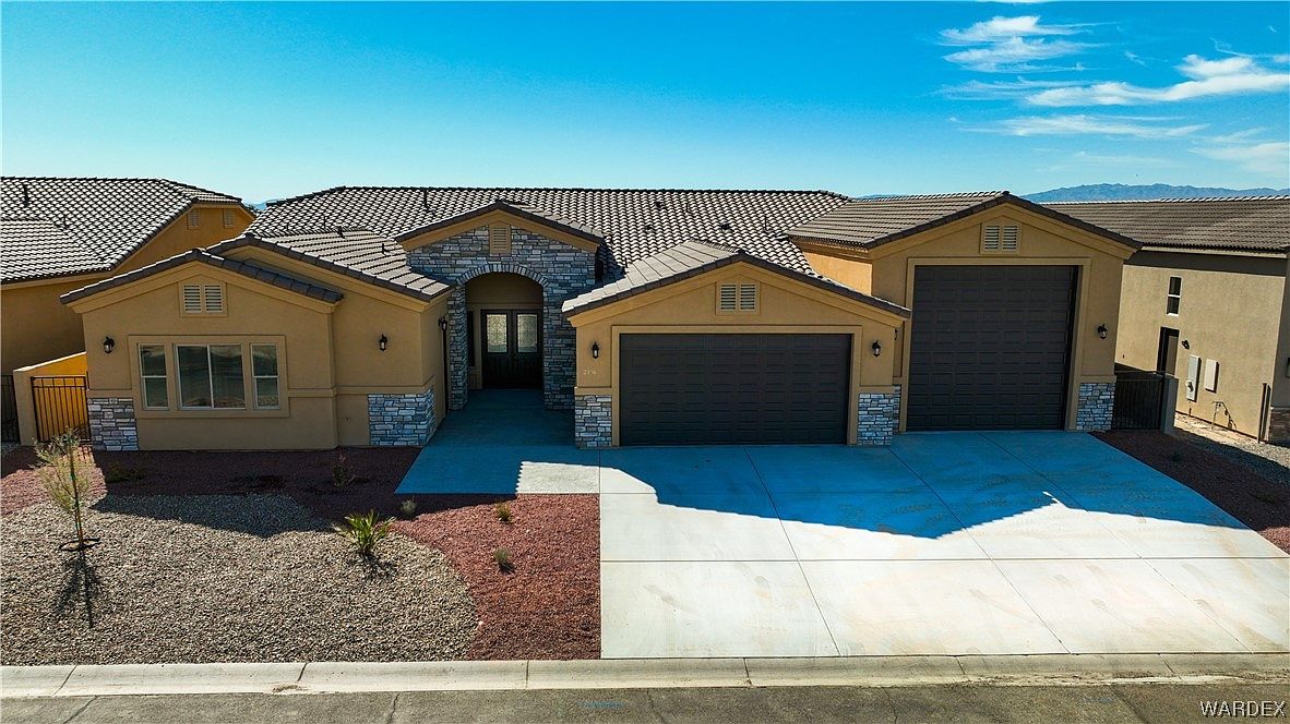 2186 E Calle Salamanca