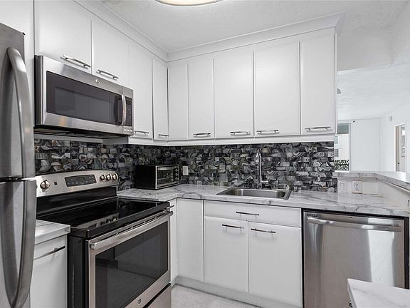 5th image of 2841 Somerset Drive #311