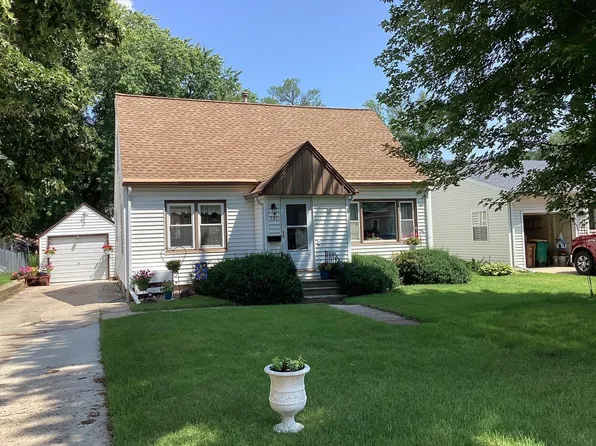 301 Giles Pl, Albert Lea, MN 56007
