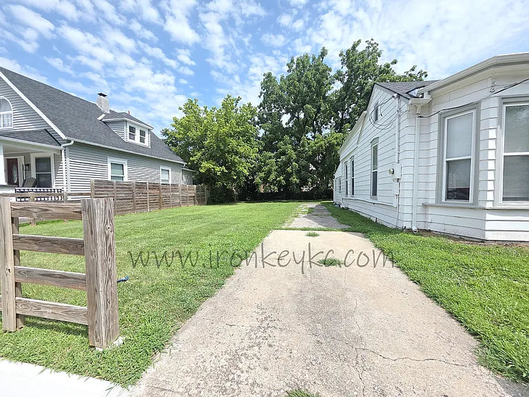 2602 Essex Ave — Photo 20