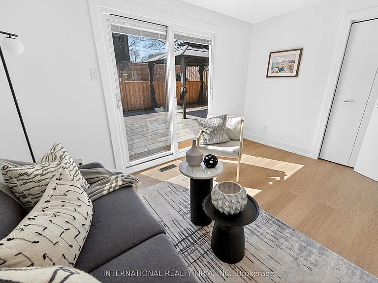 26 Dellbrook Cres — Photo 22
