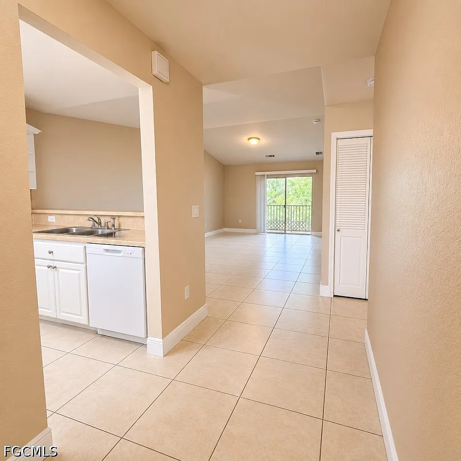 2 bed, 2.0 bath, 6364 sqft, $1,295 — Photo 3