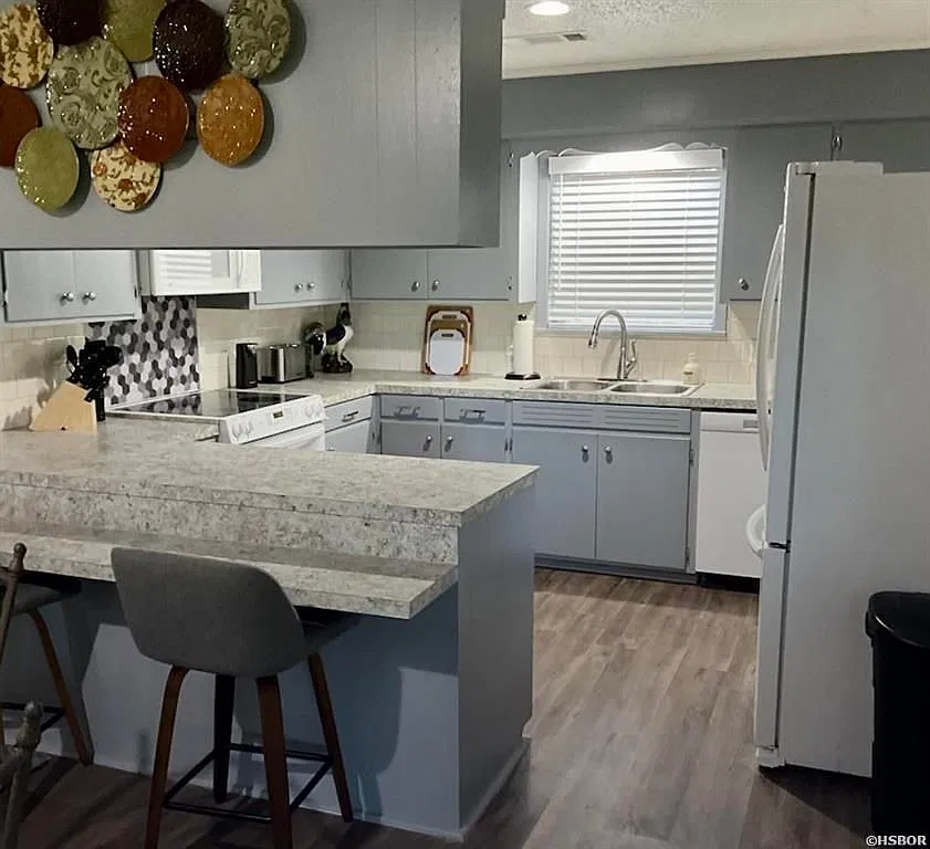 4 bed, 3.0 bath, 2524 sqft, $3,300 — Photo 4