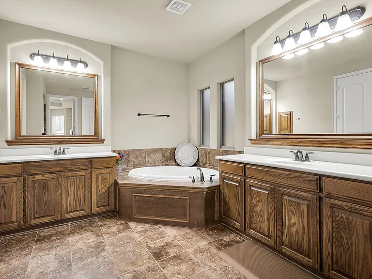 214 Crestbrook Dr — Photo 25