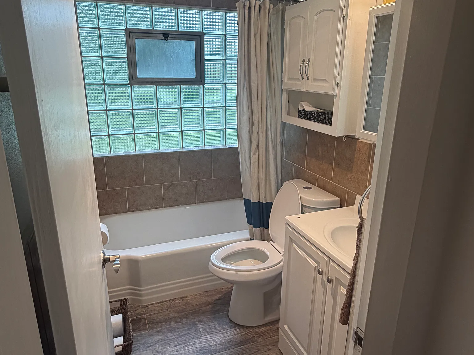 3 bed, 1750 sqft, $990 — Photo 4
