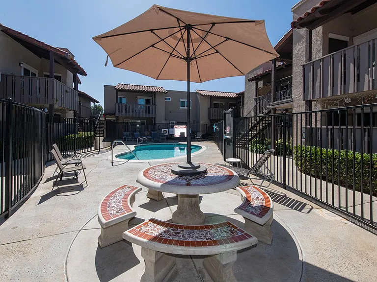 Palomar Gardens Apartments — Photo 7