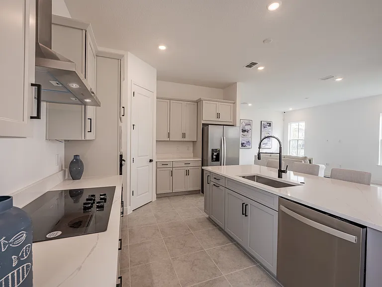 10132 Peebles St — Photo 18