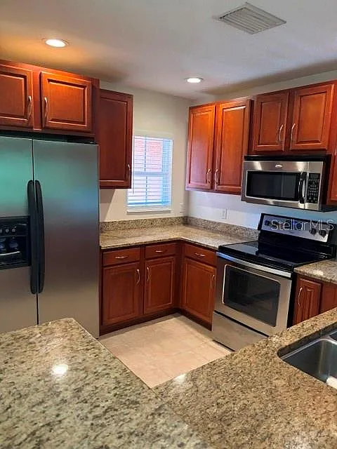 2 bed, 2.5 bath, 1064 sqft, $1,900 — Photo 2