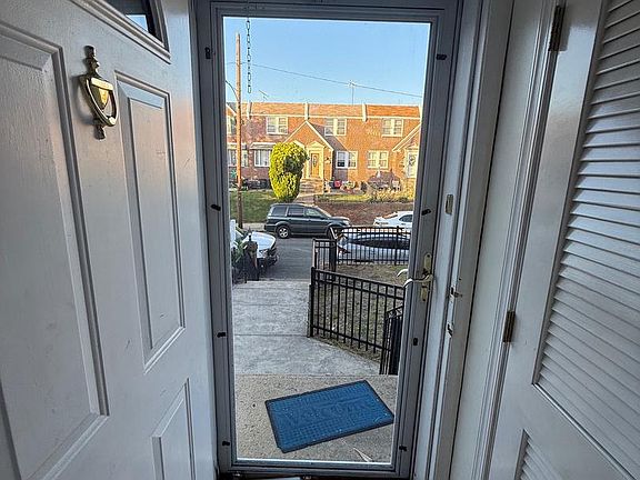 4th image of 3334 Lansing St
