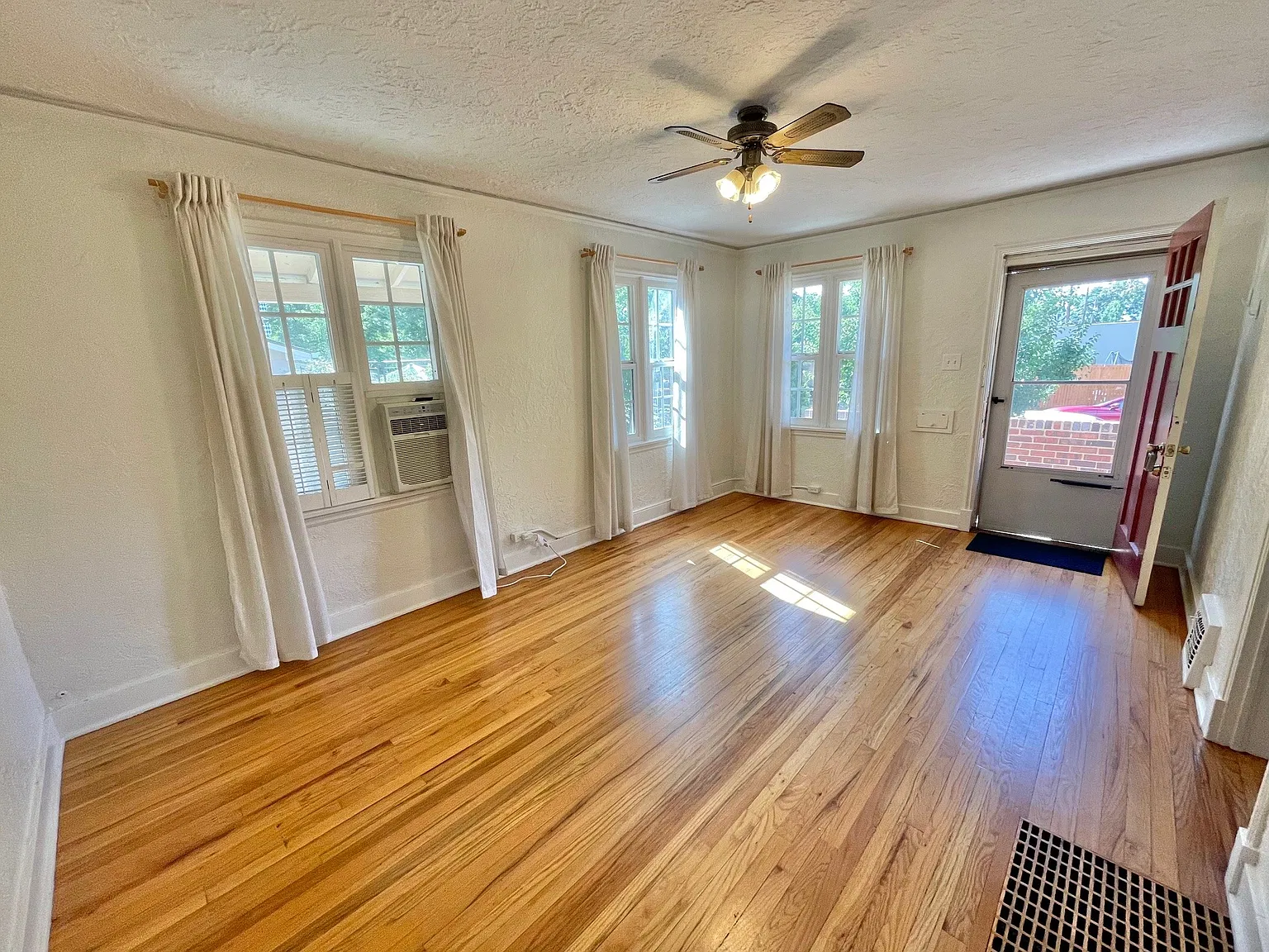 1 bed, 550 sqft, $1,500 — Photo 4