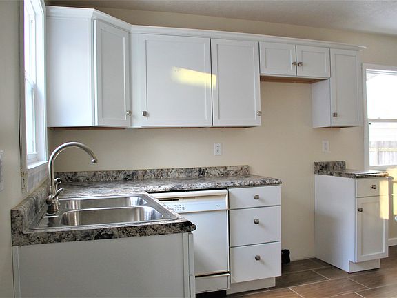 4th image of 1629 Sunnymede Ave