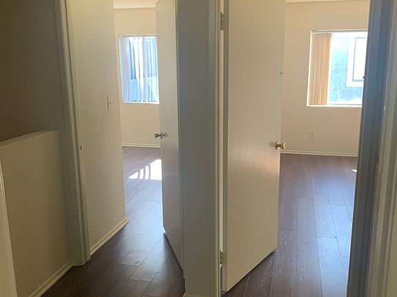 5th image of 11312 Morrison St APT 22