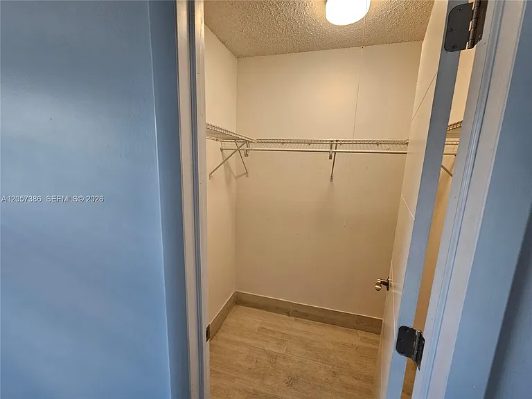4621 SW 33rd Ave #1 — Photo 7