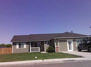 801 Highland Dr, Grandview, WA 98930