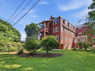 16 Middlesex St APT 8, North Chelmsford, MA, 01863