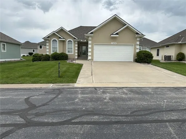 11404 Trevor Dr SW, Peculiar, MO 64078
