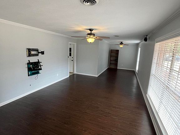 5th image of 3304 Highland Dr
