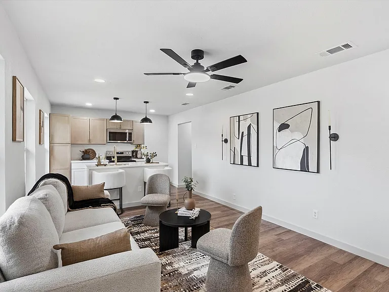 5718 Landino St — Photo 2