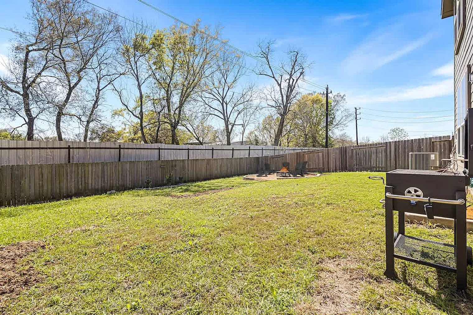 5 bed, 2.0 bath, 2195 sqft, $8,107 — Photo 4