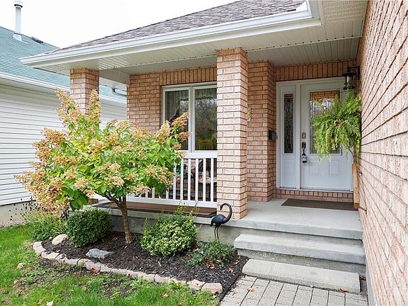 3rd image of 6127 Abbott St E