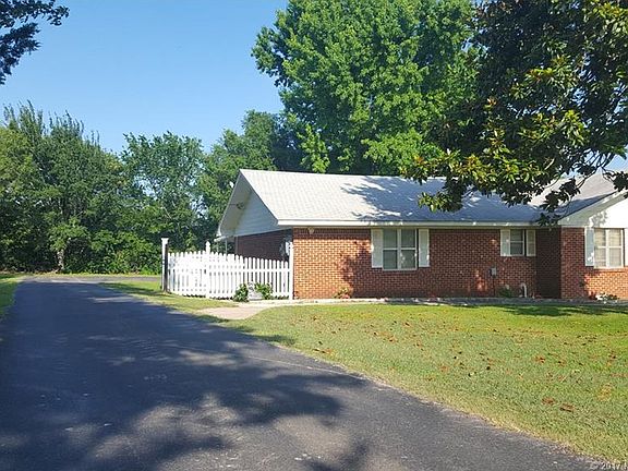 2nd image of 200 N Magnolia
